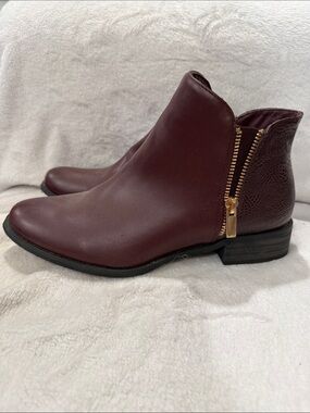 Women's Burgundy Zip-Accent Ankle Booties